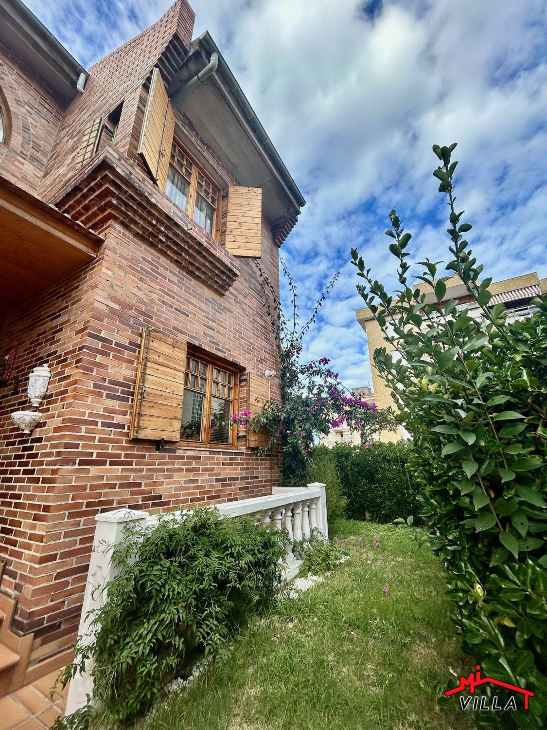 Exterior view of Single-family semi-detached for sale in Laredo  with Heating
