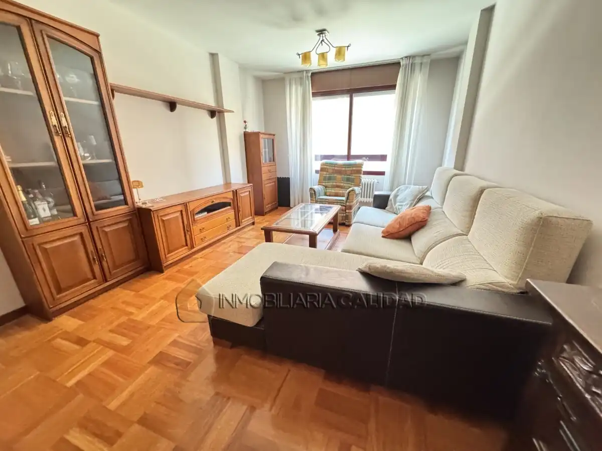 Sala d'estar de Pis de lloguer en Burgos amb Calefacció, Traster i Moblat