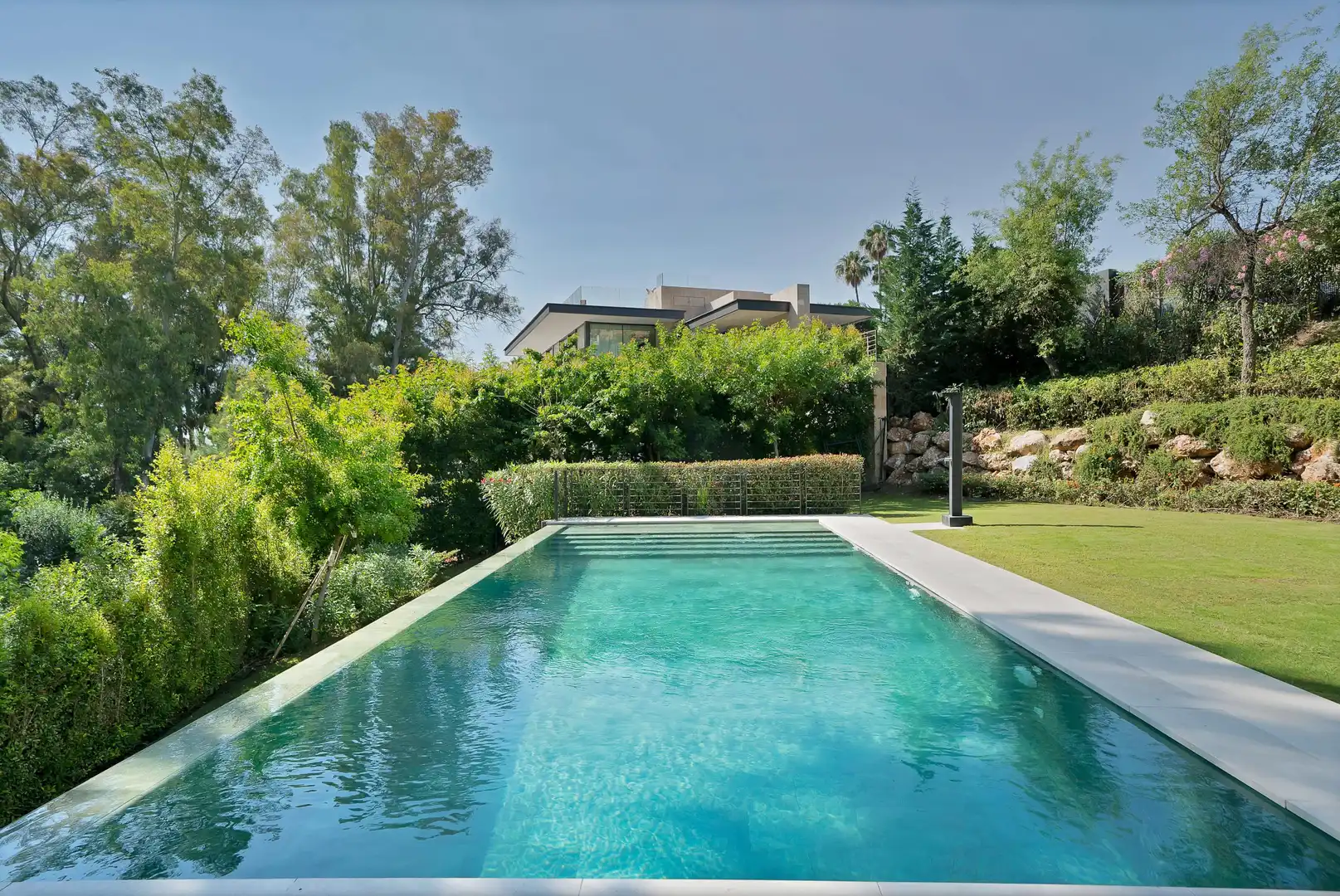 Piscina de Casa o chalet en venta en Marbella con Aire acondicionado, Calefacción y Jardín privado