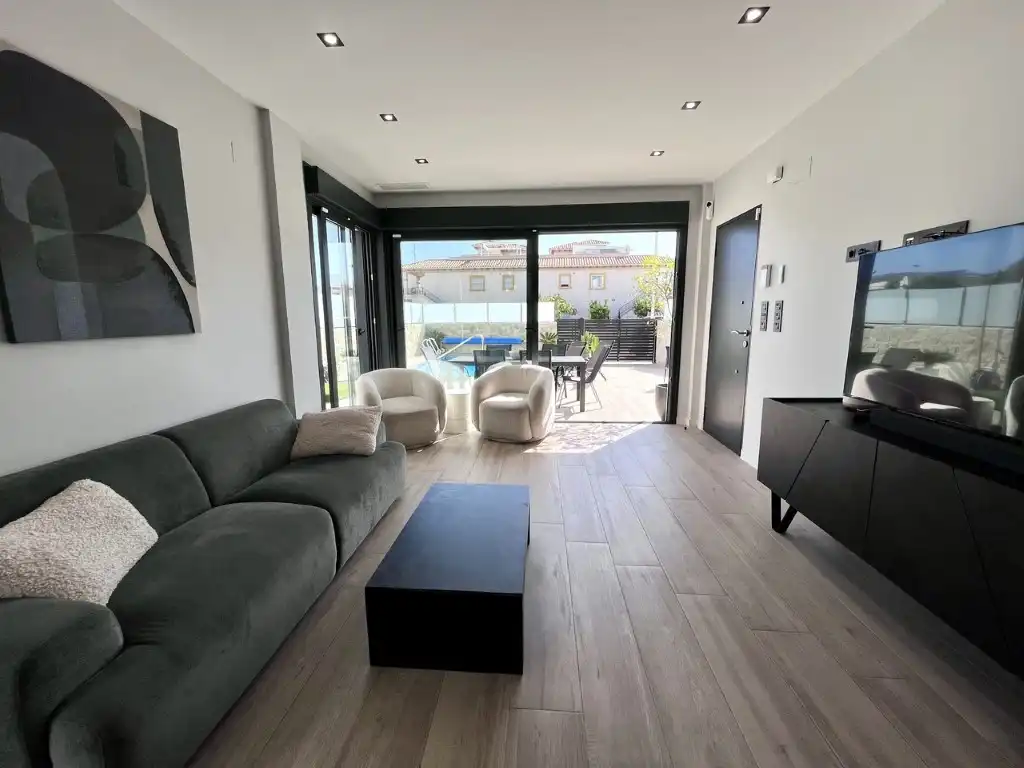 House with pool for sale in Calle Corbeta-Punta Prima, imagen 9