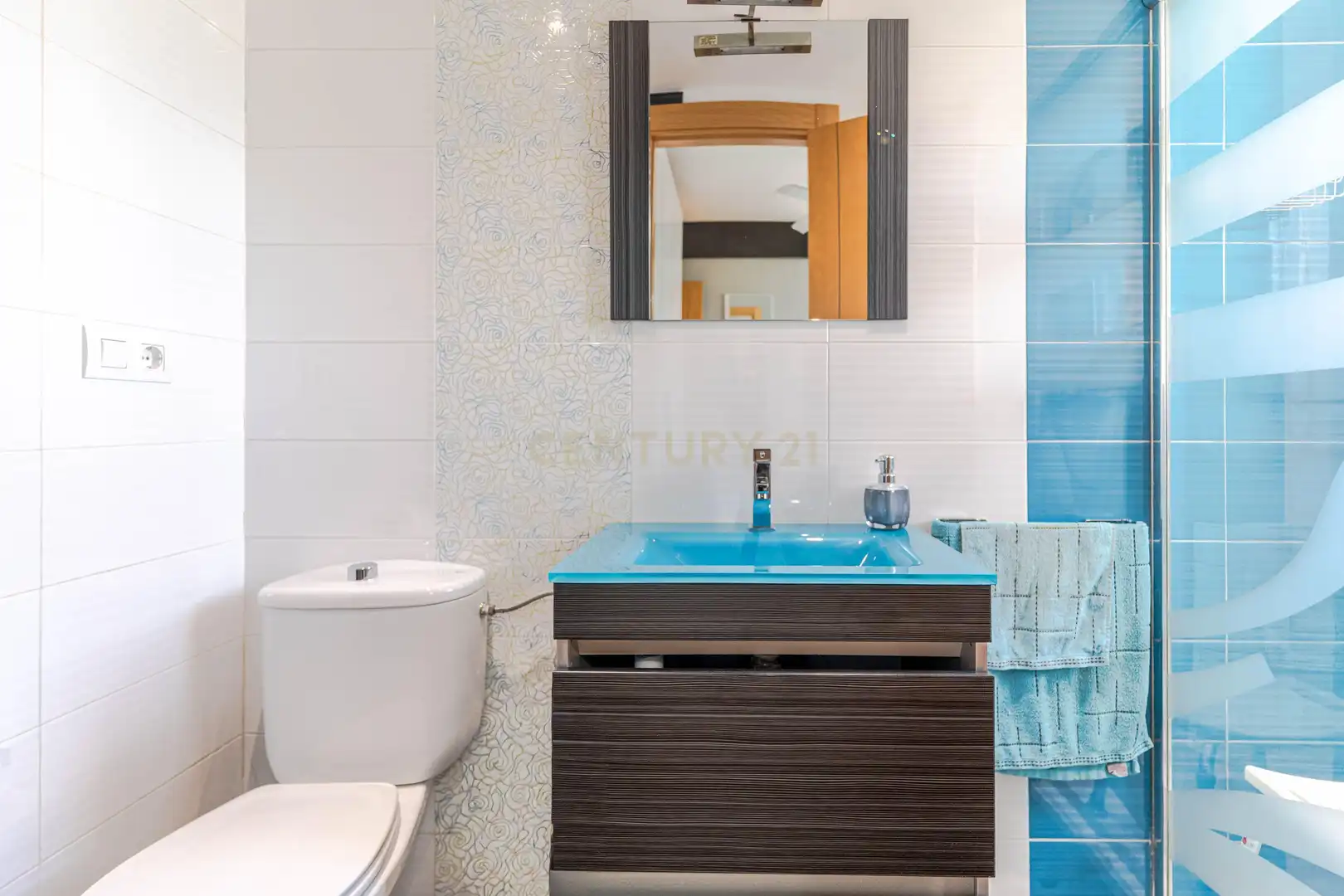 Bathroom of Flat for sale in Granada  with Air Conditioner