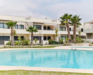 Vista exterior de Casa o xalet en venda en Torrevieja amb Terrassa i Piscina comunitària