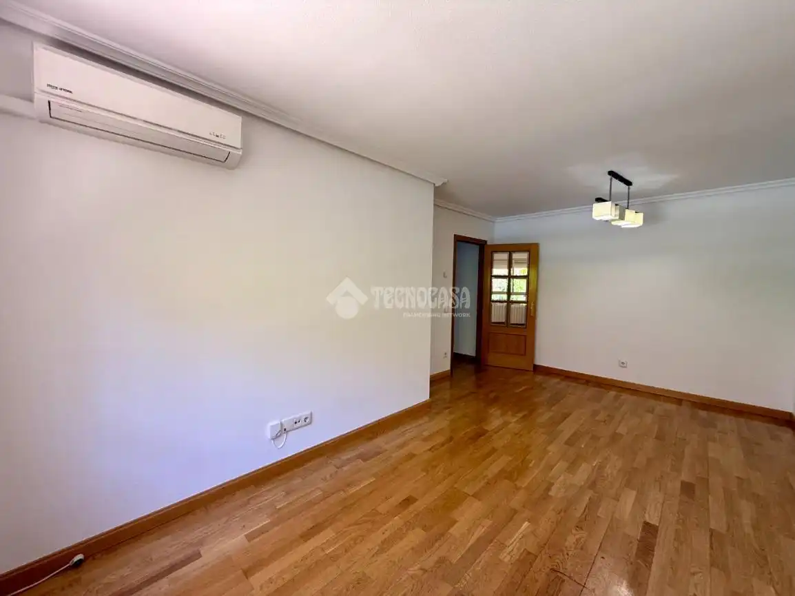 Sala d'estar de Pis en venda en Madrid
