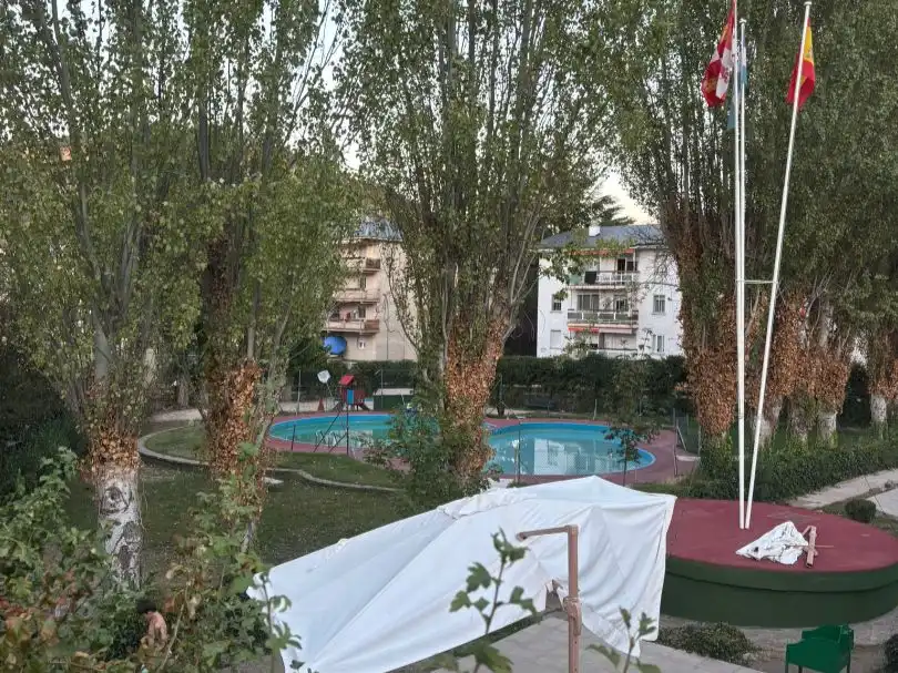 Piscina de Piso en venta en El Espinar con Aire acondicionado, Terraza y Balcón