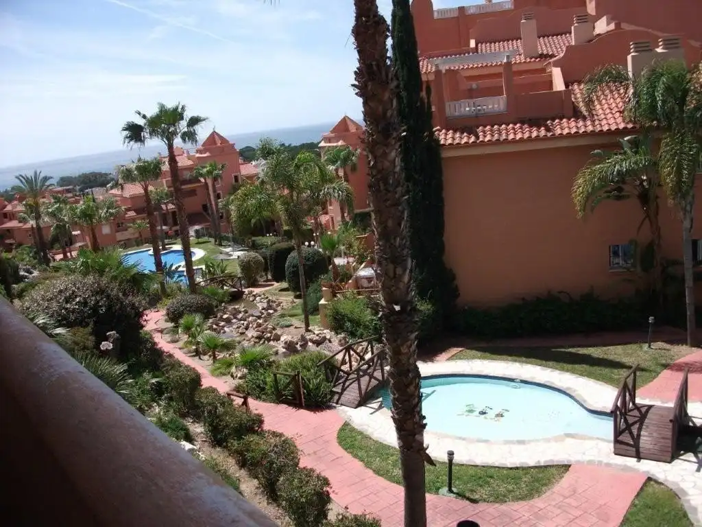 Vista exterior de Piso en venta en Marbella con Aire acondicionado, Jardín privado y Terraza