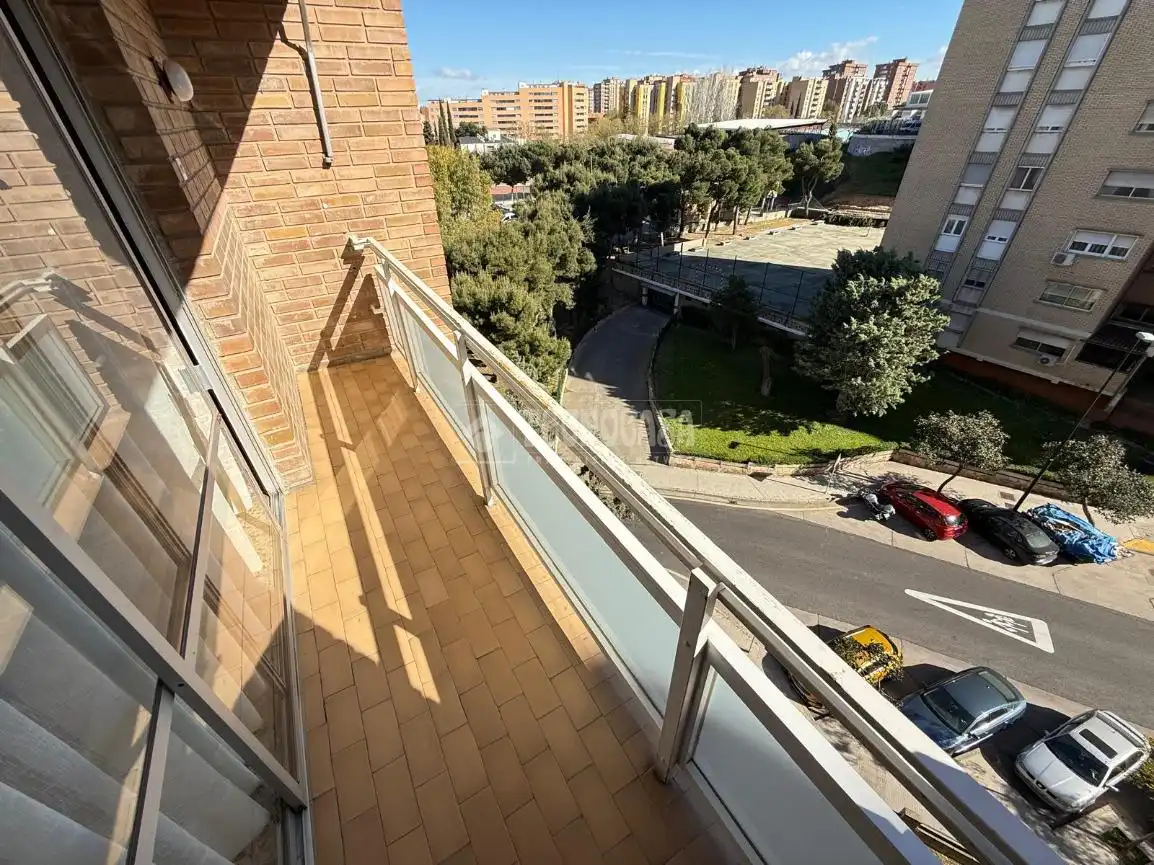 Terraza de Piso en venta en Zaragoza con Calefacción, Trastero y Balcón