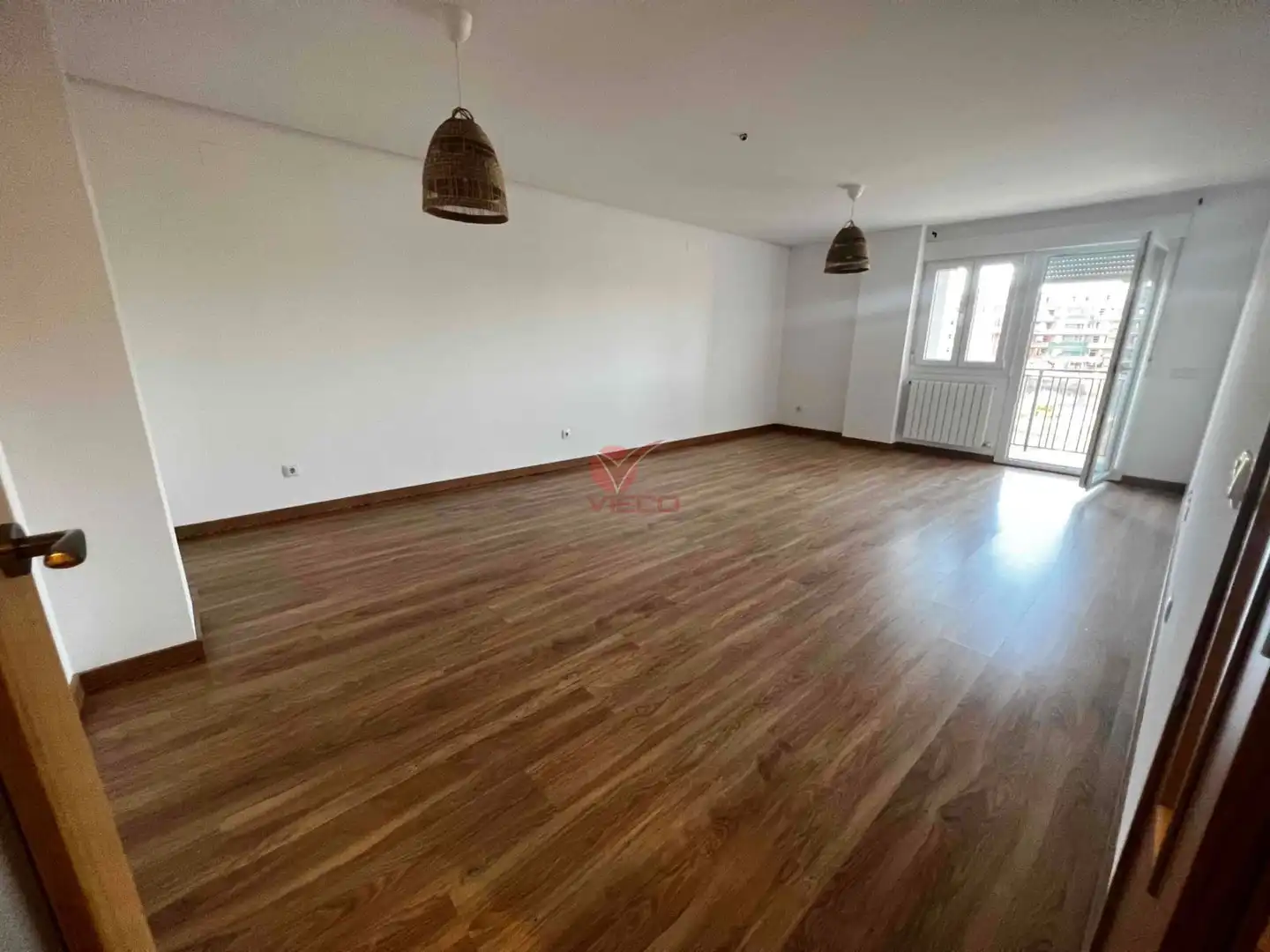 Sala d'estar de Pis en venda en Cuenca amb Calefacció, Terrassa i Traster