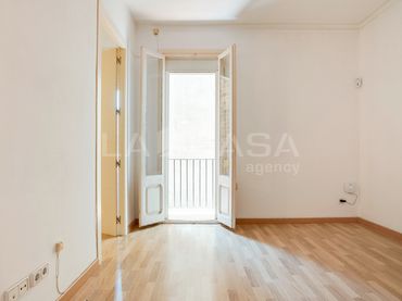 Appartamento con balcone in vendita a Eixample