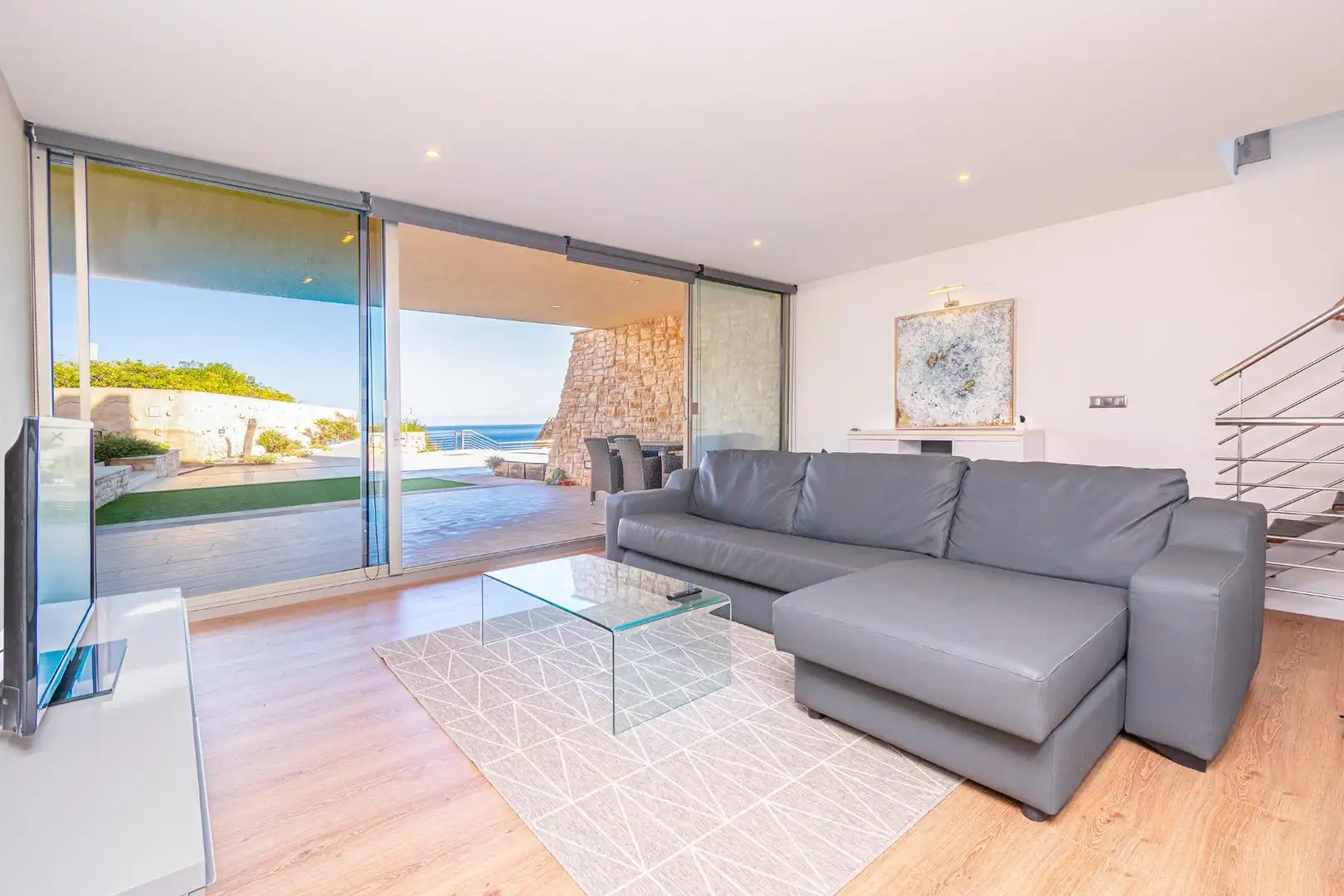 Wohnzimmer von Einfamilien-Reihenhaus zum Verkauf in Capdepera mit Klimaanlage, Privatgarten und Terrasse