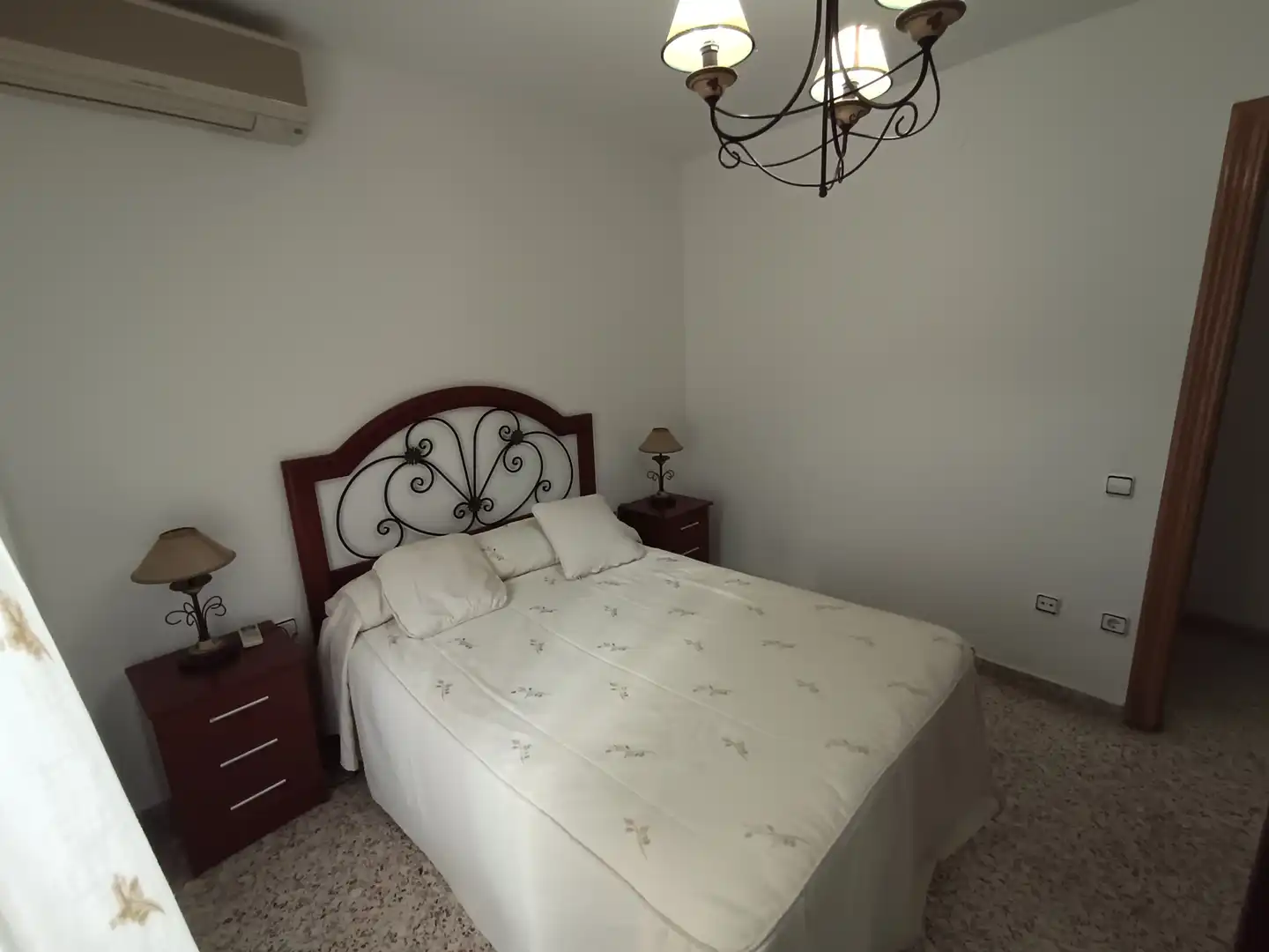 Schlafzimmer von Wohnung zum Verkauf in Jaén mit Klimaanlage, Heizung und Möbliert