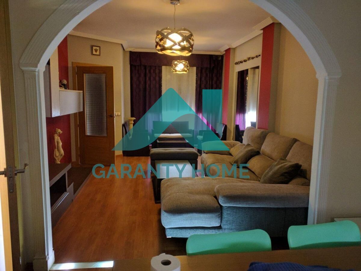 Living room of Single-family semi-detached for sale in Cáceres Capital  with Heating, Terrace and Storage room