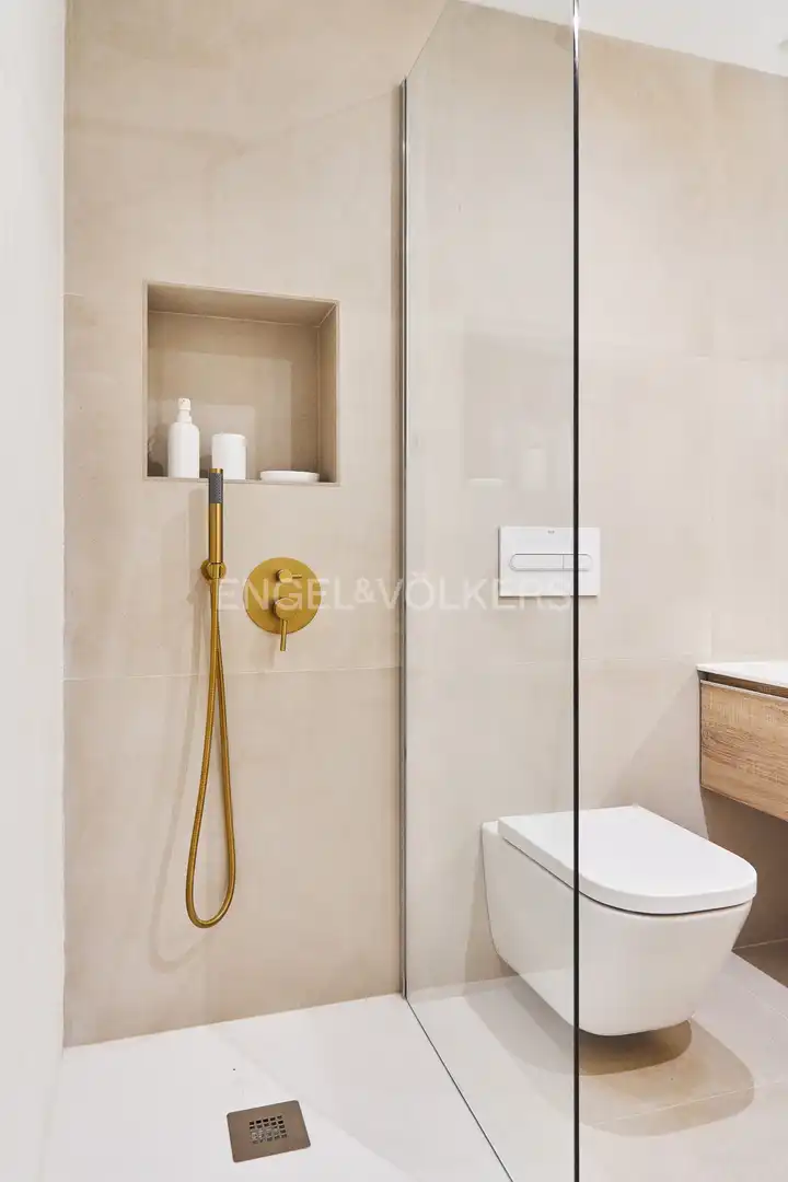 Baño de Piso de alquiler en Barcelona con Aire acondicionado, Calefacción y Balcón