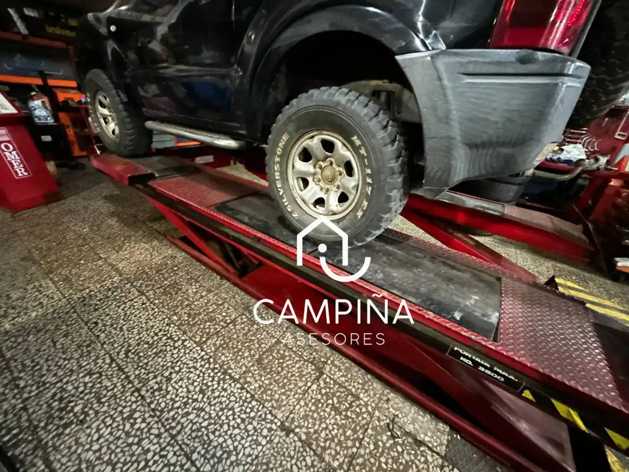 Parkplatz von Fabrikhallen zum Verkauf in Huelva