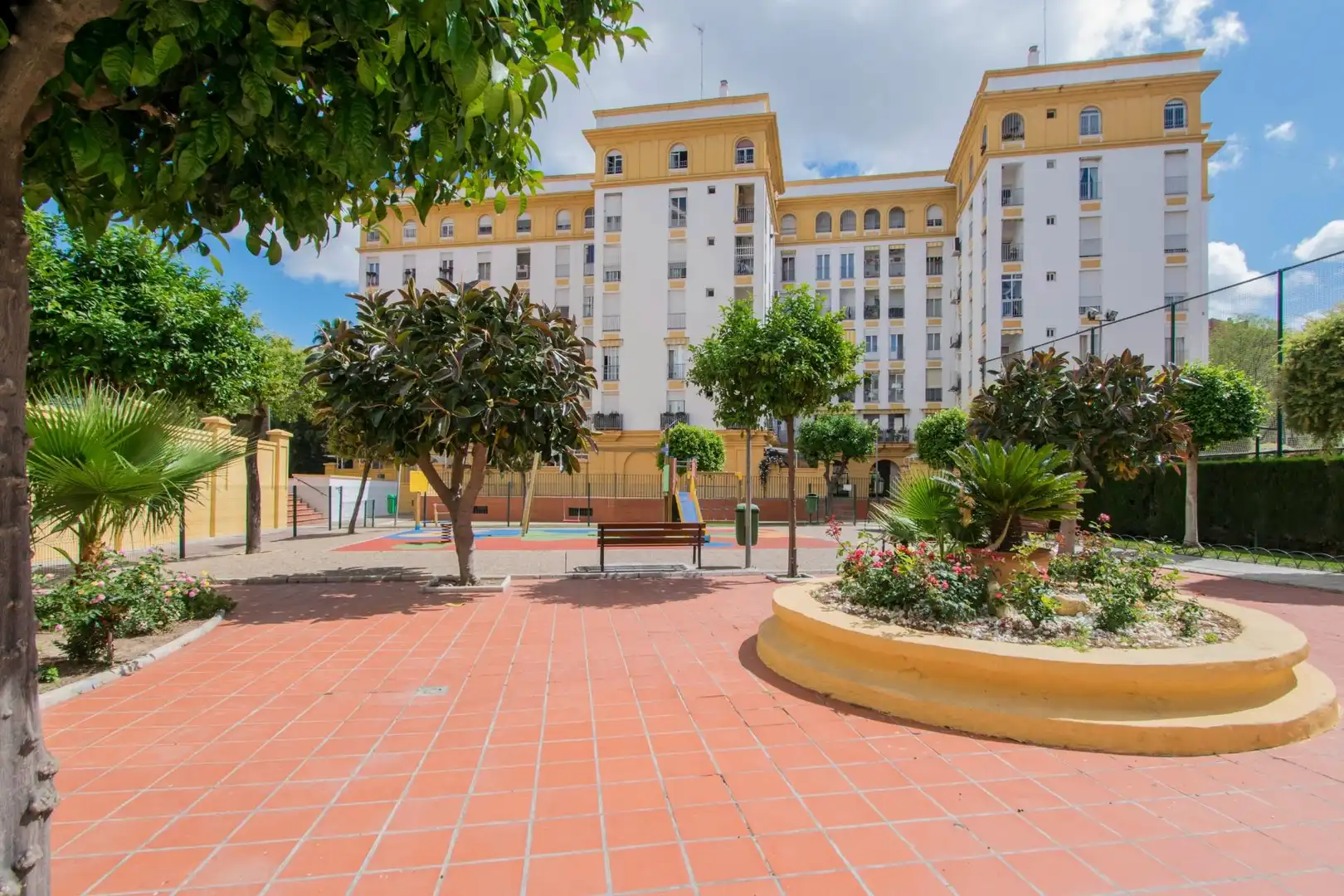 Flat for sale in Avenida ALCALDE LUIS URUÑUELA, Urbadiez - Entrepuentes