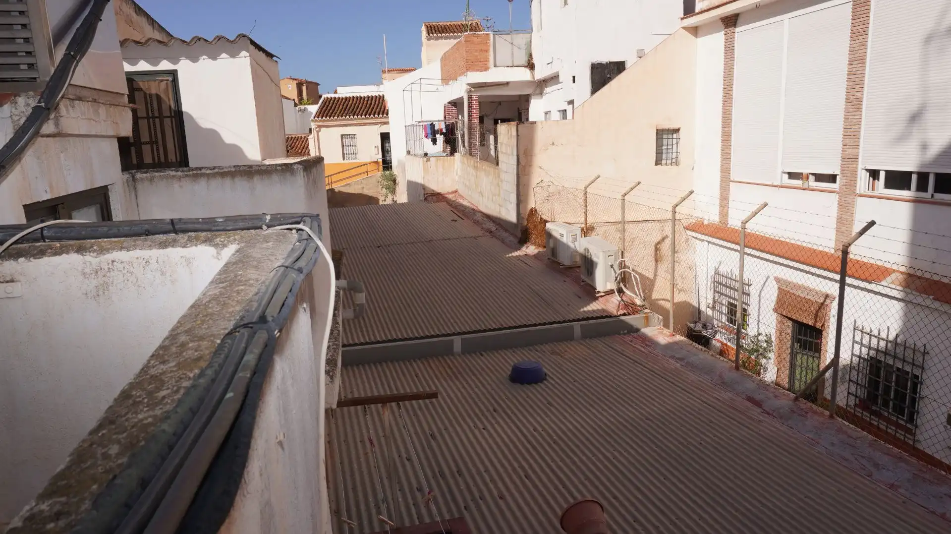 Vista exterior de Casa adosada en venda en Motril amb Aire condicionat i Terrassa