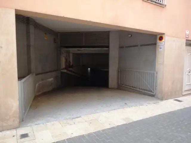 Motorradstellplatz zur Miete in Carrer Alt de Mariner 17, imagen 5
