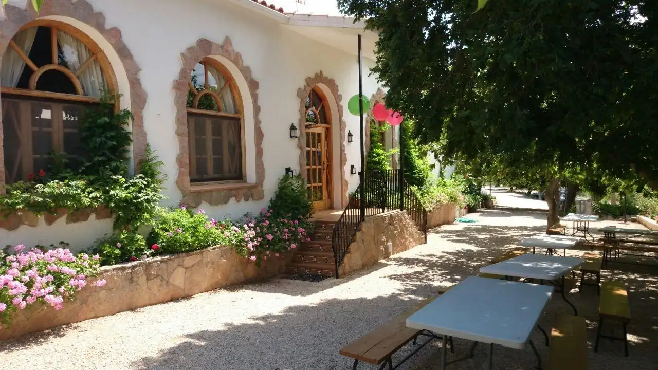 Local en venda en Alfara de Carles amb Moblat