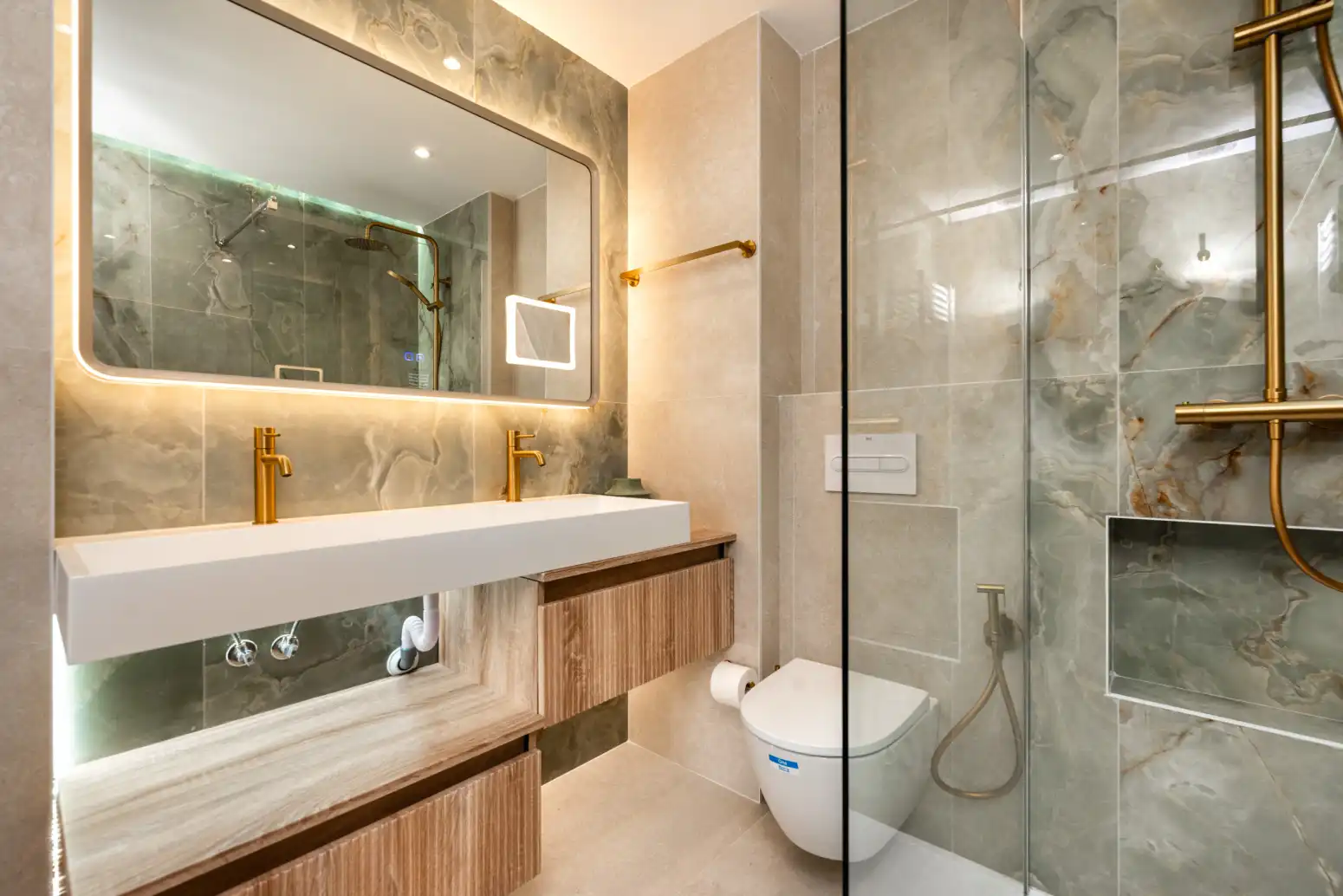 Bathroom of Flat for rent in Oviedo   with Heating and Terrace