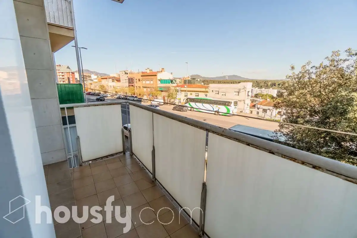 Außenansicht von Wohnung zum Verkauf in Sabadell mit Klimaanlage, Heizung und Möbliert