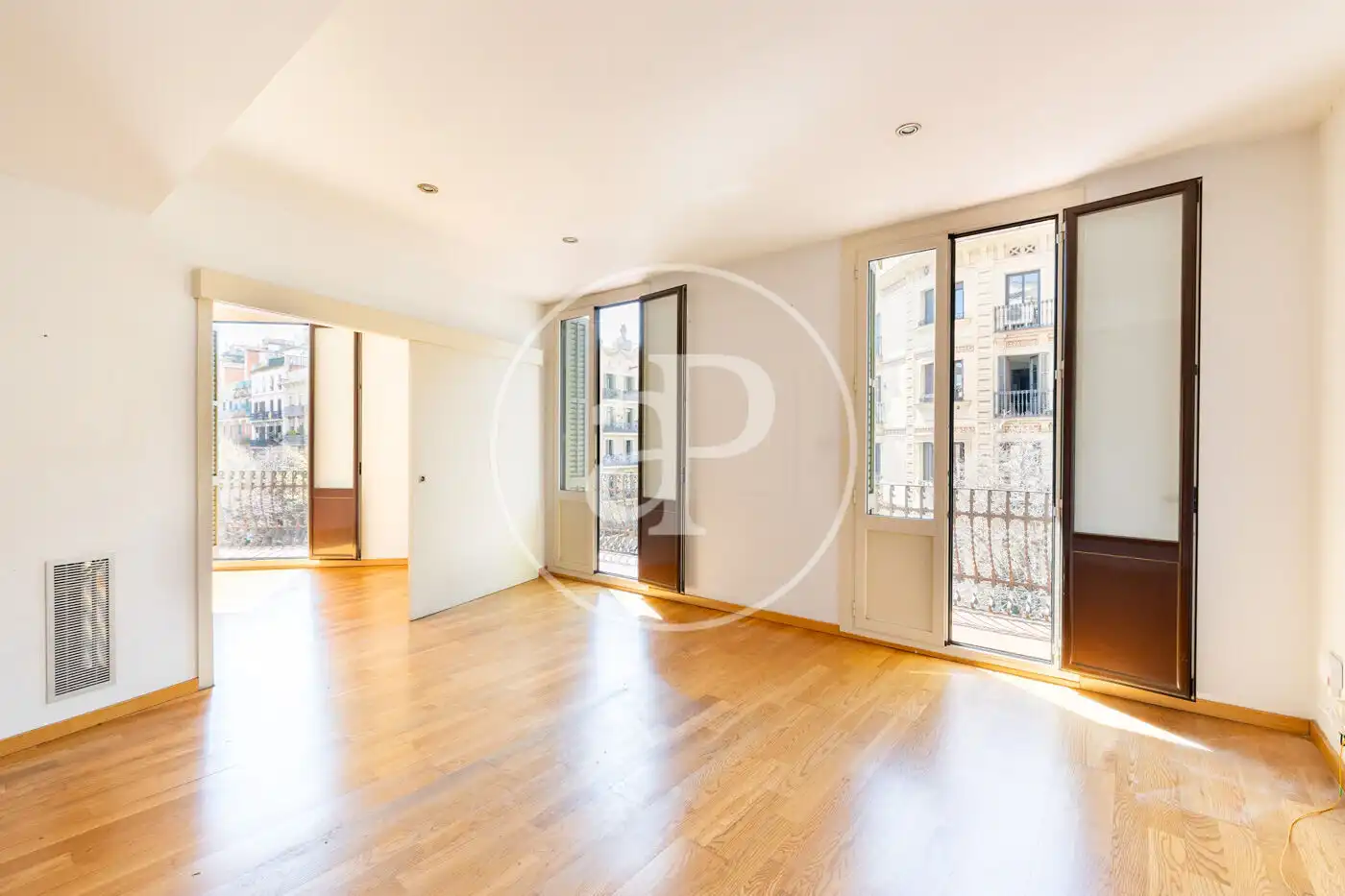 Wohnzimmer von Wohnung zum Verkauf in  Barcelona Capital mit Klimaanlage, Heizung und Balkon