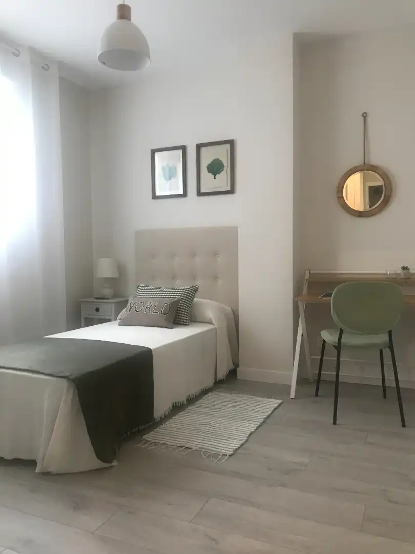Habitación de Ático en venta en Palencia con Terraza, Trastero y Piscina comunitaria