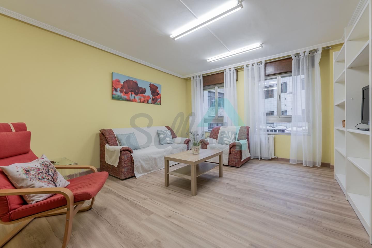 Sala d'estar de Pis de lloguer en Oviedo  amb Calefacció i Moblat