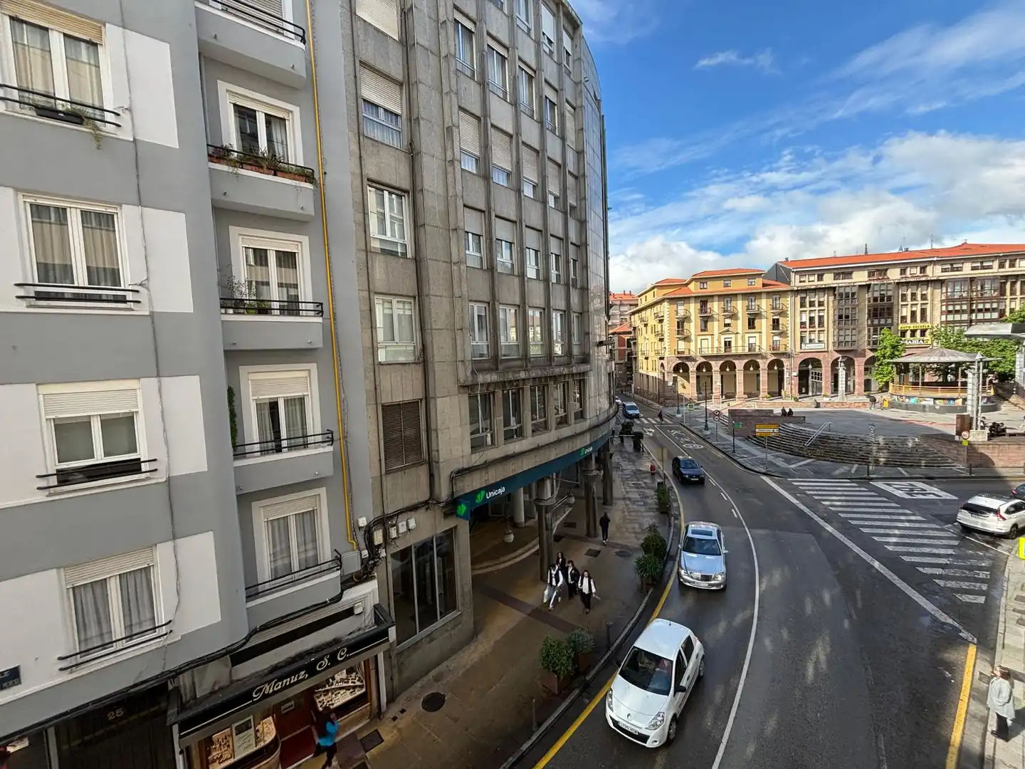 Außenansicht von Wohnung zum Verkauf in Torrelavega  mit Heizung und Balkon