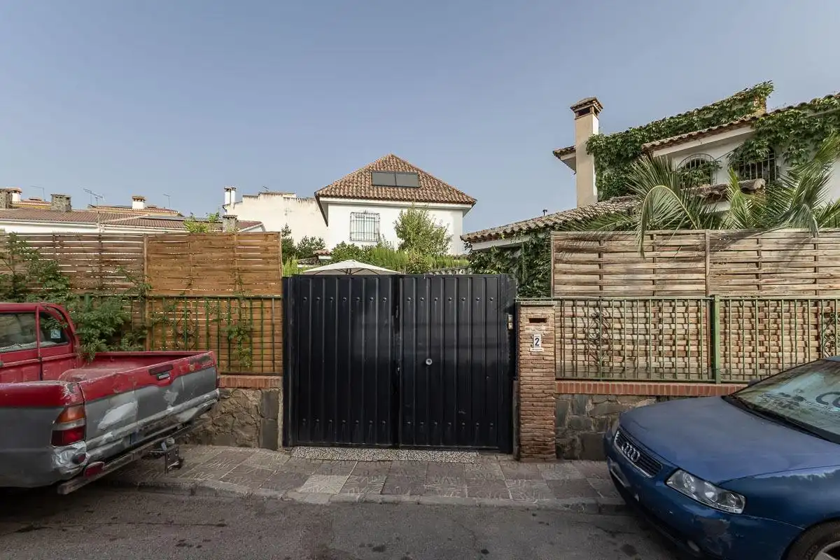 Vista exterior de Casa o chalet en venta en Cájar con Calefacción, Jardín privado y Piscina