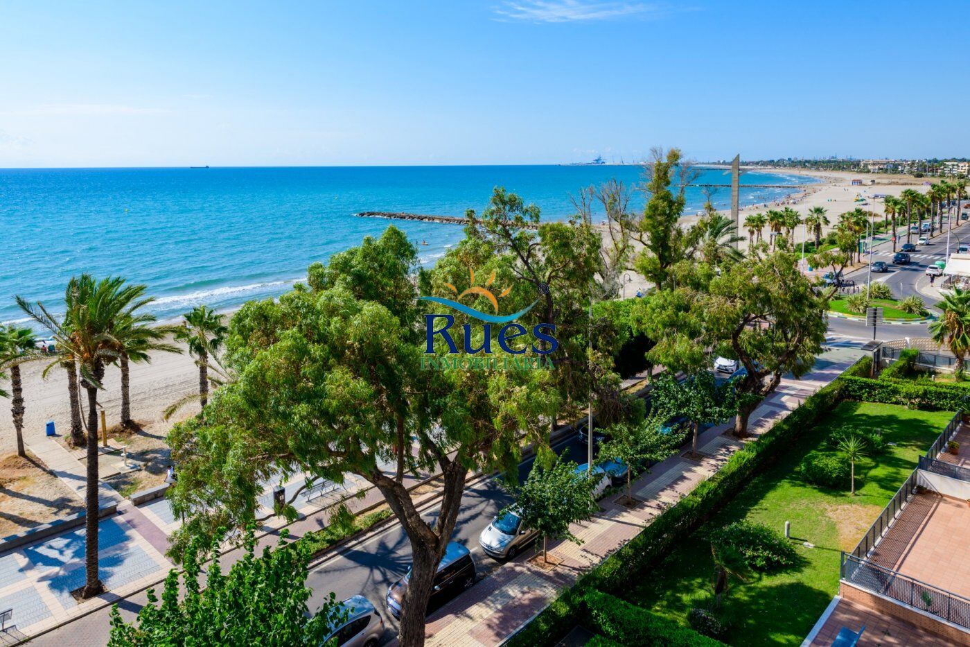 Vista exterior de Àtic en venda en Benicasim / Benicàssim amb Aire condicionat, Calefacció i Jardí privat