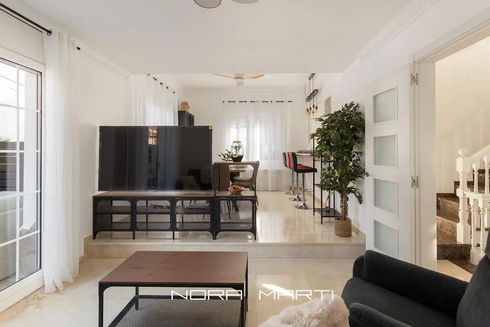 Sala de estar de Casa o chalet en venta en Sant Just Desvern con Aire acondicionado, Calefacción y Jardín privado