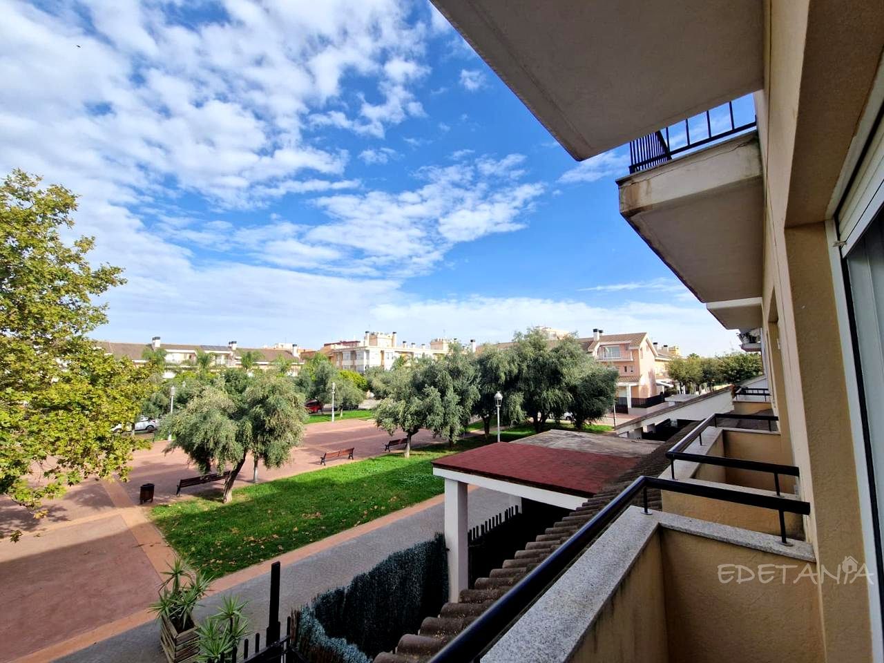 Vista exterior de Casa adosada de alquiler en Moncada con Aire acondicionado, Calefacción y Jardín privado