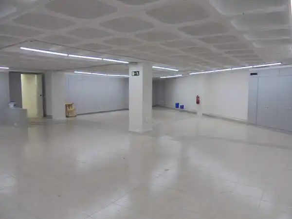 Local comercial en venta en DEL COMTE DE SALVATIERRA 5, imagen 4