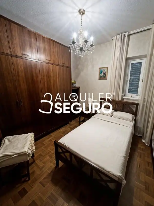 Habitación de Piso de alquiler en Madrid con Calefacción y Amueblado