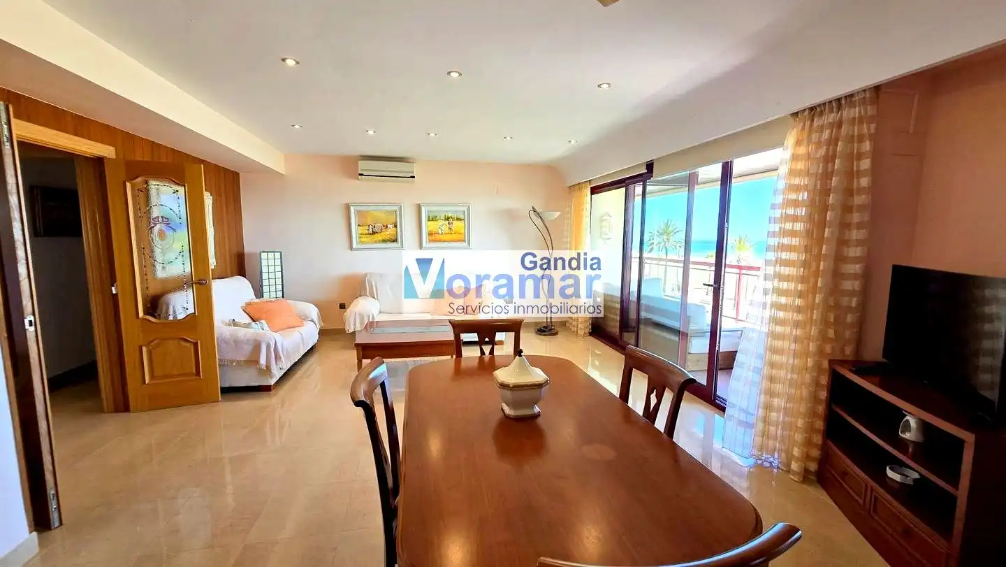 Sala d'estar de Apartament de lloguer en Gandia amb Aire condicionat, Terrassa i Moblat
