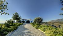 Exterior view of House or chalet for sale in Benahavís  with Terrace and Swimming Pool