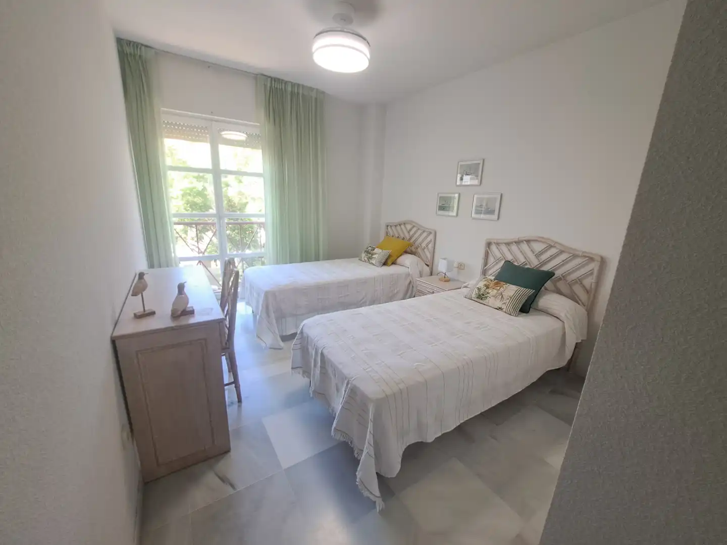 Schlafzimmer von Wohnung zur Miete in Marbella mit Klimaanlage, Heizung und Terrasse