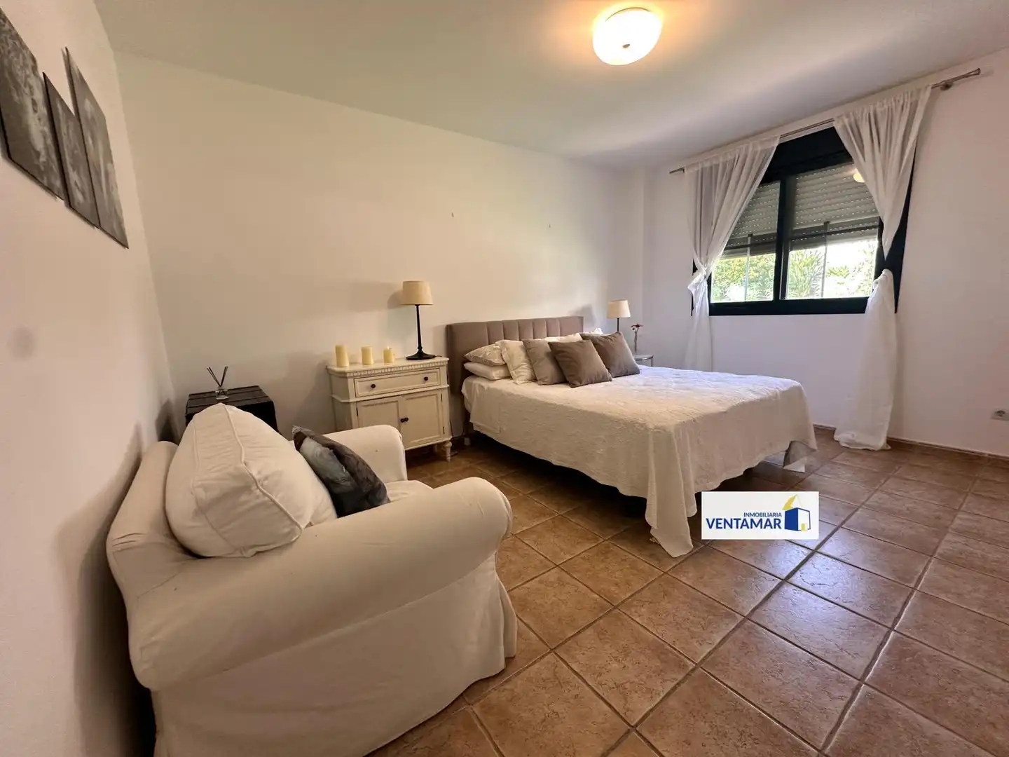 Schlafzimmer von Erdgeschoss zum Verkauf in La Alcaidesa mit Klimaanlage, Heizung und Privatgarten