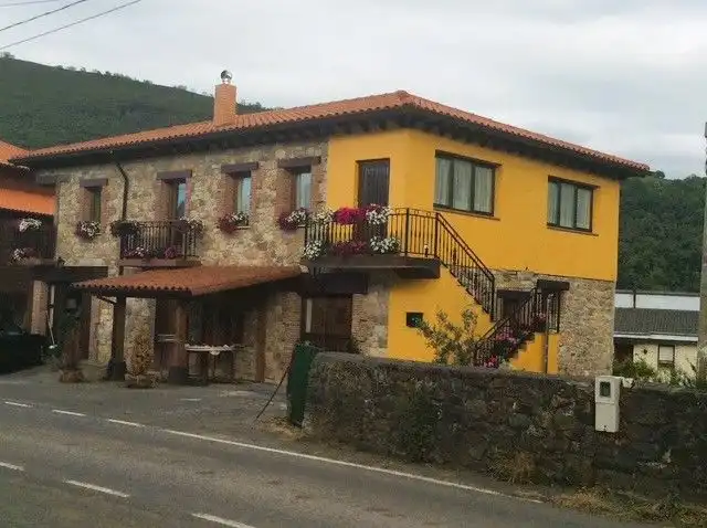 Vista exterior de Casa o chalet en venta en Soba con Jardín privado, Terraza y Amueblado