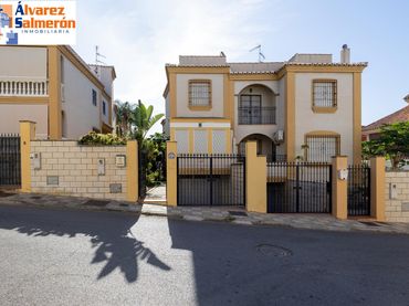 Adossat amb jardí en venda a Calle Calle Aperos del Pilar