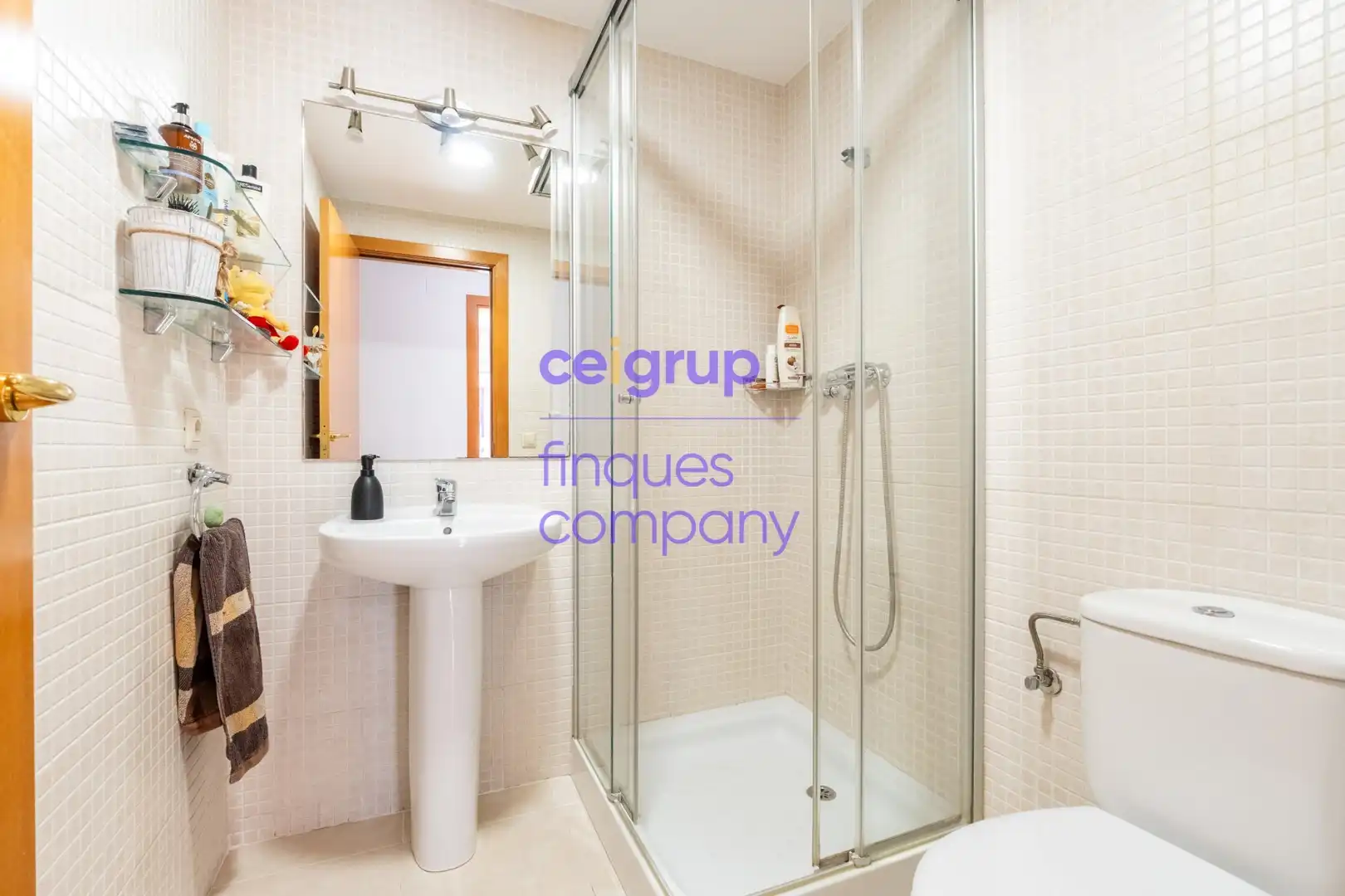 Baño de Dúplex en venta en Figueres con Calefacción y Terraza