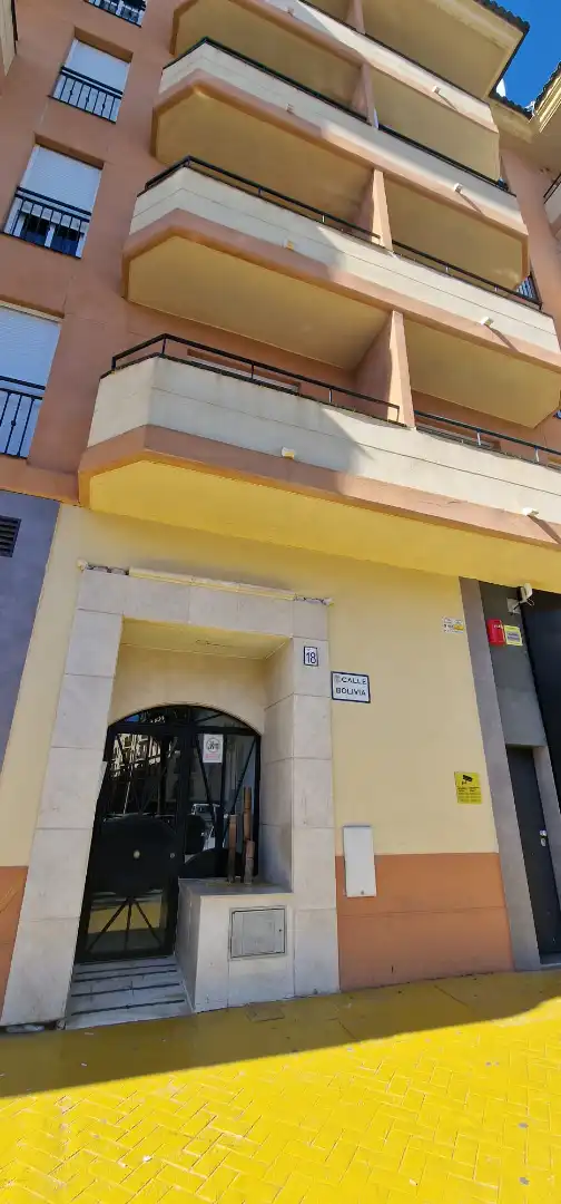 Vista exterior de Pis en venda en Manilva amb Terrassa, Traster i Moblat