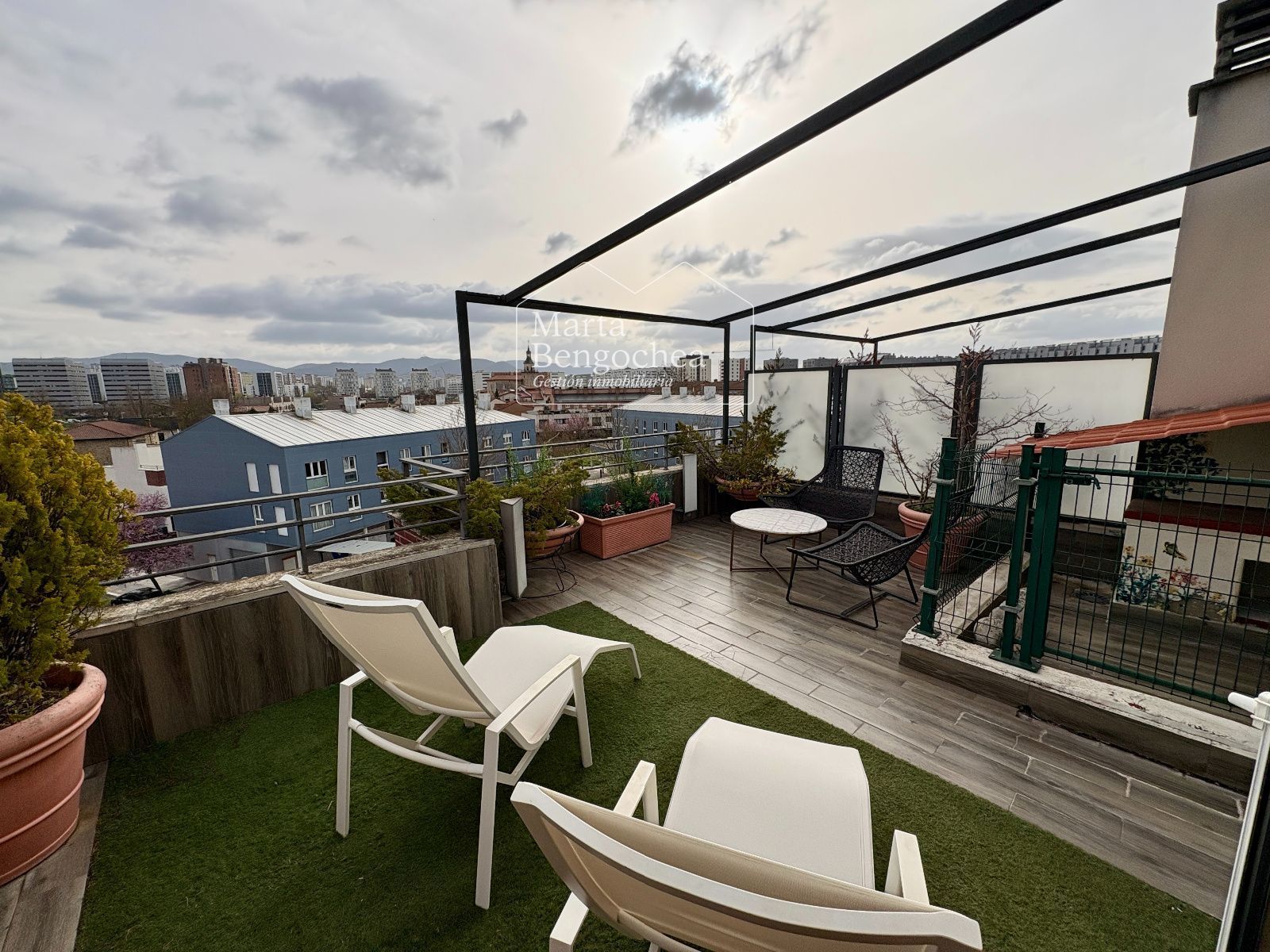 Terraza de Dúplex en venta en Vitoria - Gasteiz con Calefacción, Terraza y Trastero