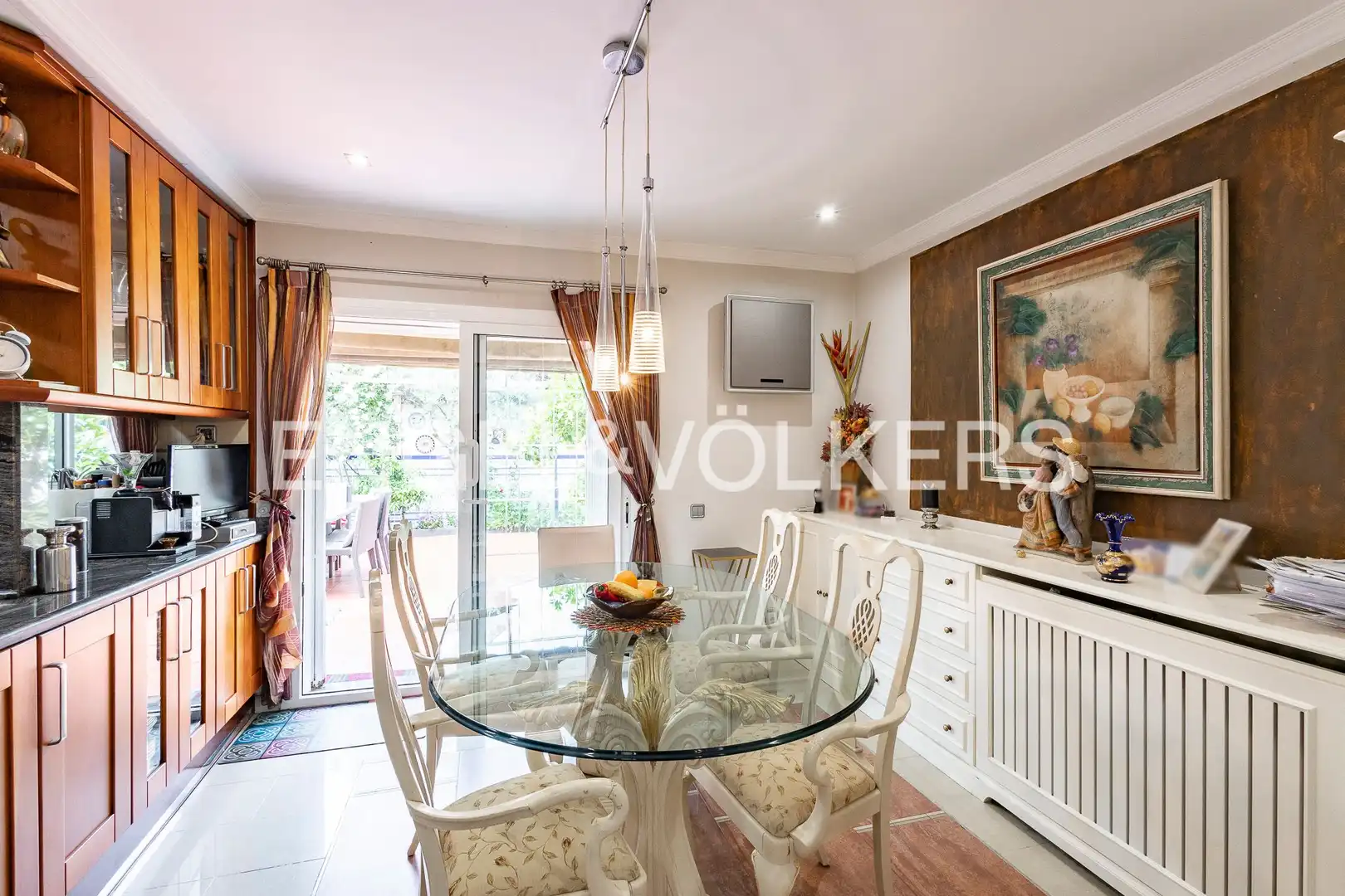 Comedor de Casa o chalet en venta en Sant Joan Despí con Aire acondicionado, Calefacción y Jardín privado