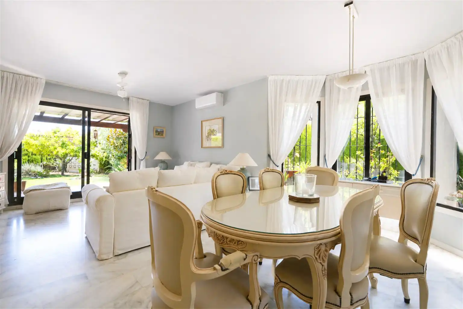 Menjador de Casa o xalet en venda en Mijas amb Aire condicionat, Jardí privat i Terrassa