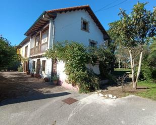 Vista exterior de Casa o xalet en venda en Miengo amb Terrassa i Balcó