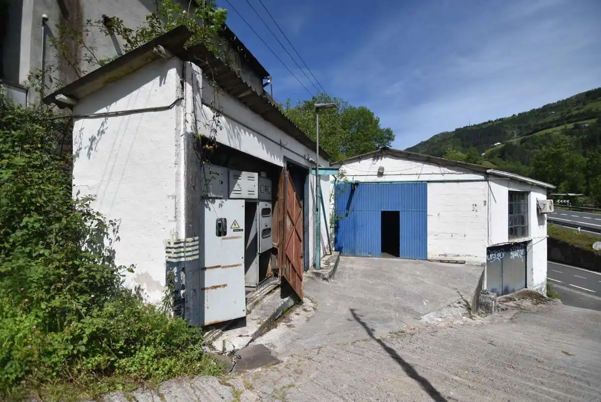 Vista exterior de Nave industrial en venta en Soraluze / Plasencia de las Armas