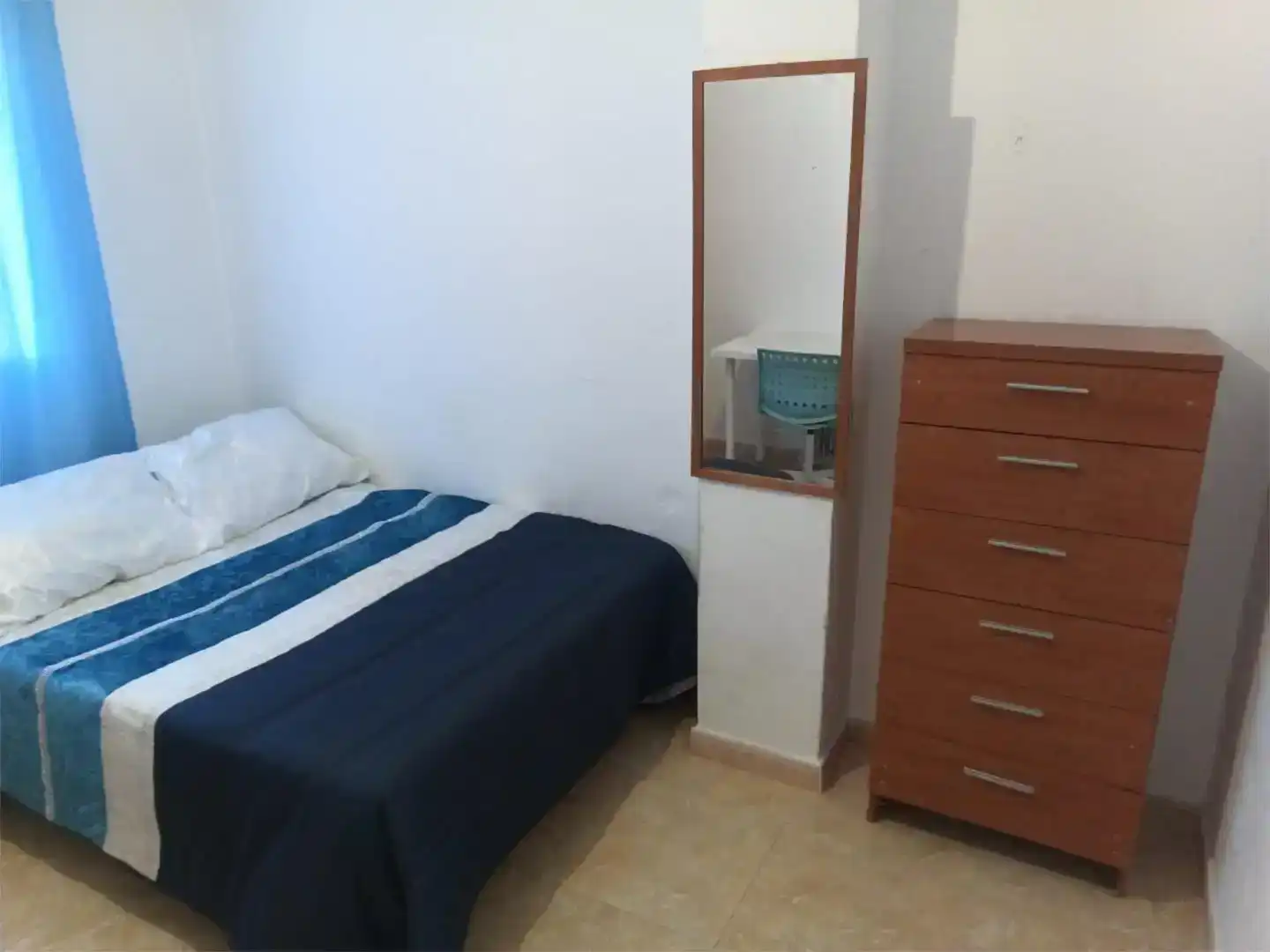 Habitación de Estudio de alquiler en Sevilla con Amueblado