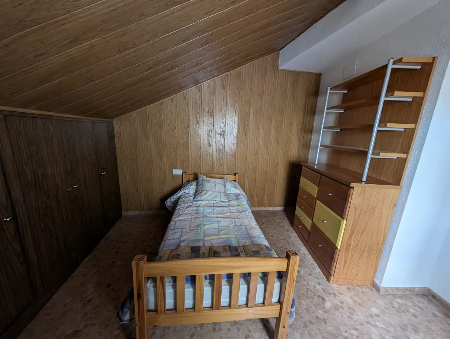 Dormitori de Dúplex de lloguer en Lucena amb Aire condicionat, Calefacció i Terrassa