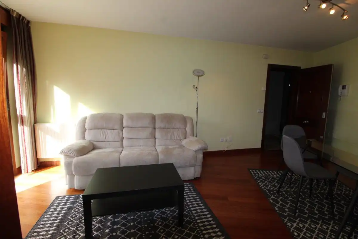 Flat for rent in Milán - Pumarín