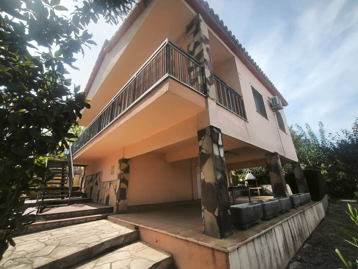 Vista exterior de Casa o xalet en venda en Lliçà d'Amunt amb Aire condicionat, Calefacció i Jardí privat
